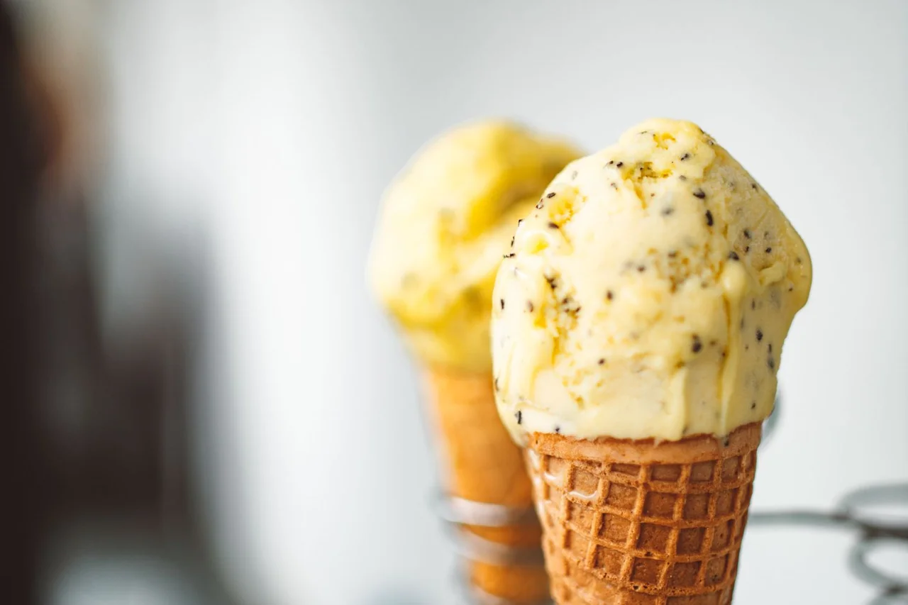 Vanilla ice cream churning details