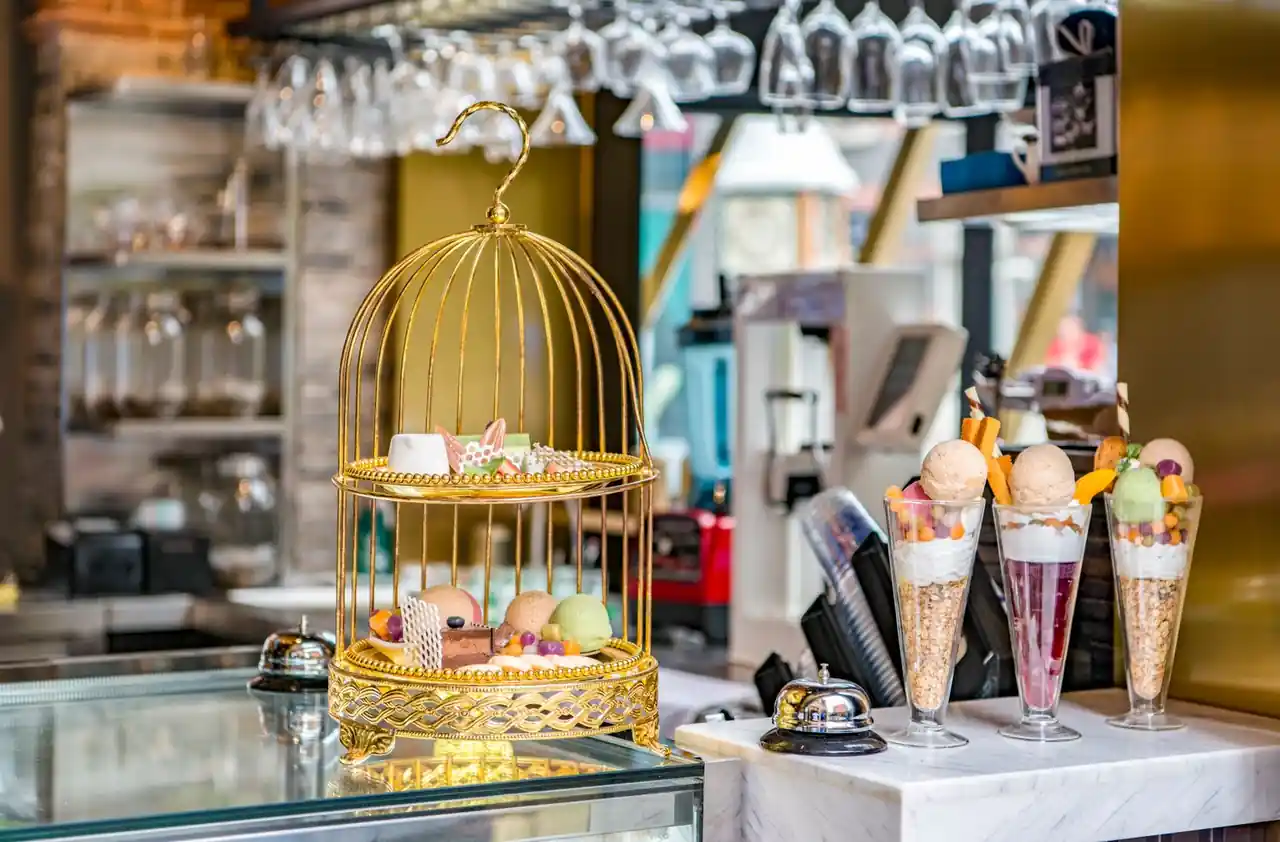 Luxurious Dessert Presentation